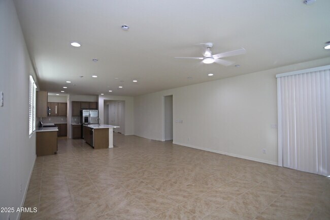 Building Photo - 977 W Finch Dr