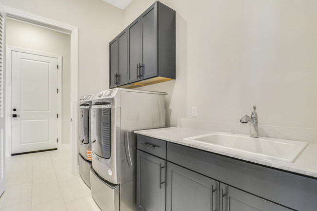 Building Photo - 10778 Stellar Cir