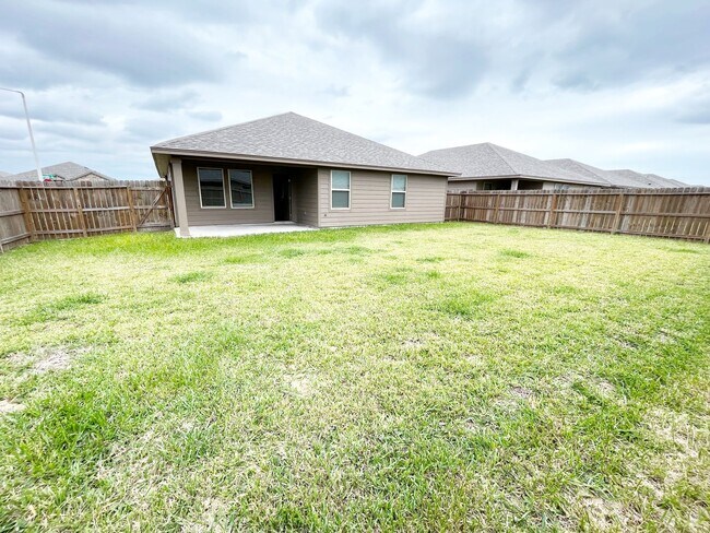 Building Photo - House for rent!