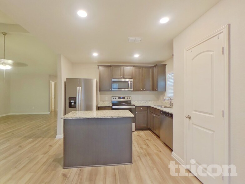 Building Photo - 144 Bandana Cir