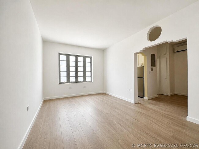 Building Photo - 901 Collins Ave