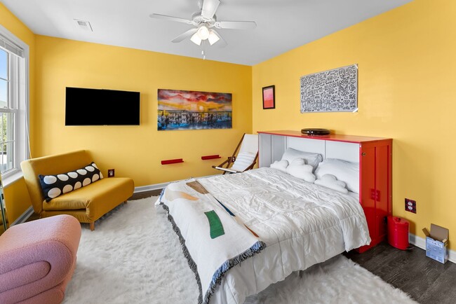 Building Photo - Grand View 115