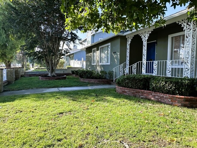 Front Yard - 5639 E Spring St