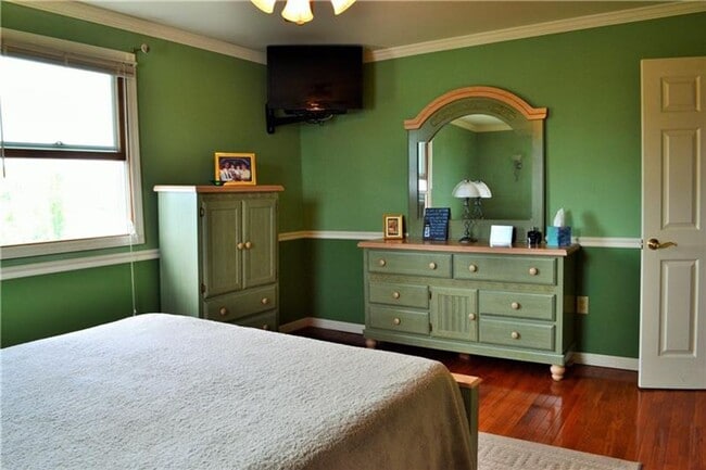 Building Photo - 5Bed | 2bath Home in West Mifflin, PA