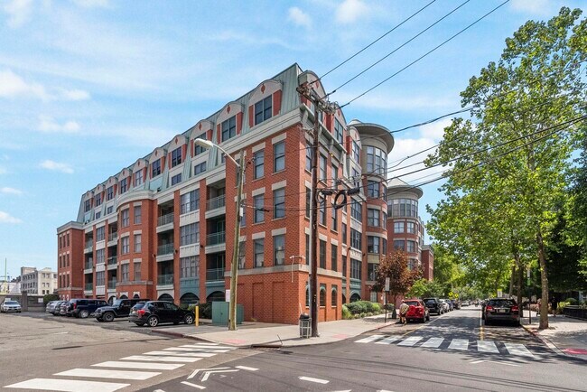 Building Photo - 400 9th St