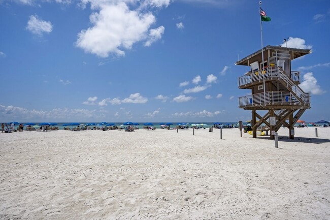 Building Photo - Furnished Chic Monthly Rental Home in Bradenton, FL VACA or Short Term