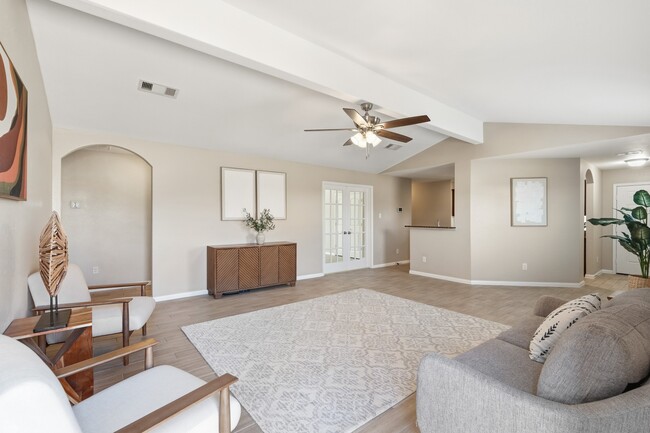 Building Photo - 1001 Strawberry Ridge Dr