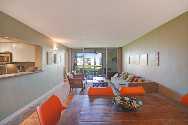 Building Photo - 1831 Sabal Palm Dr