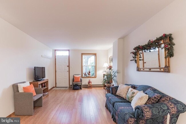 Building Photo - 3 W 1st Ave