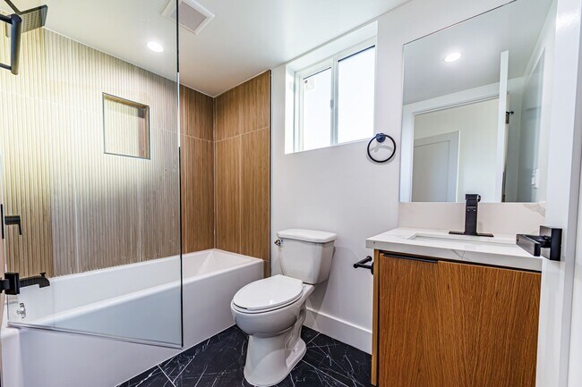 Building Photo - 1656 S Hayworth Ave