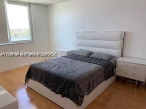 Building Photo - 300 Bayview Dr