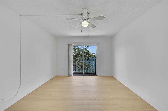 Building Photo - 4122 SW 61st Ave