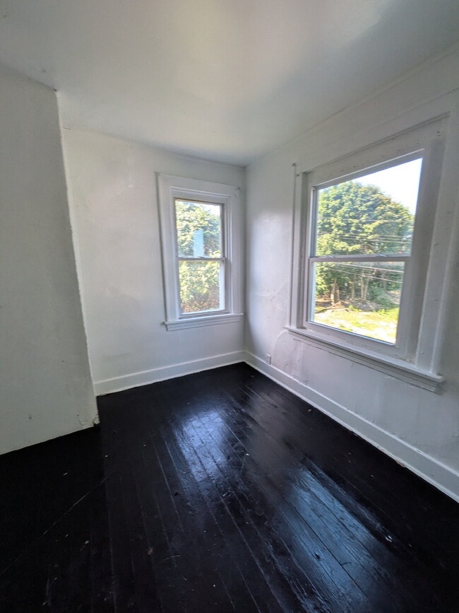 Building Photo - Section 8 approved 3 bed 1 bath home in McKeesport!