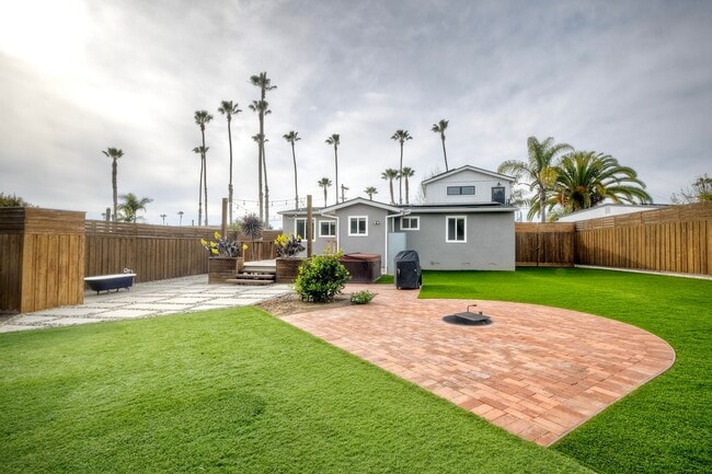 Building Photo - 3Bed/1Bath Charming Home in South Oceanside~ Moreno