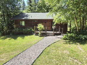 Building Photo - Rare find! Cute 2 bedroom cottage in the woods (sort of)