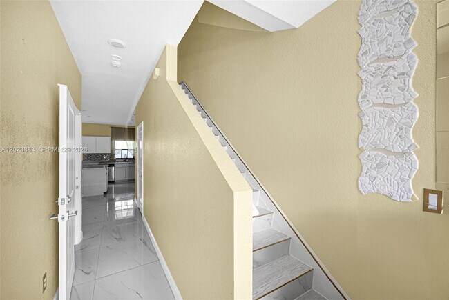 Building Photo - 1130 SW 6th Ct