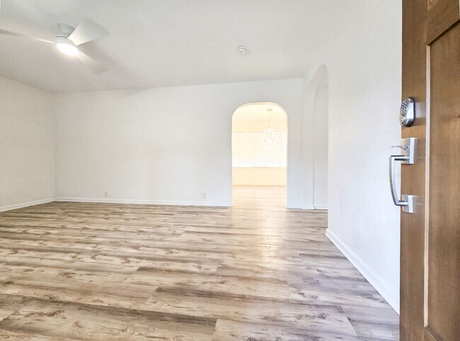 Building Photo - Beautiful 4/2 in Gainesville's Beldevere Area