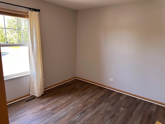 Building Photo - 2240 Flagstone Ln