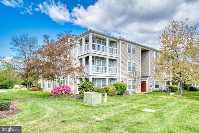 Building Photo - 8099 Lacy Dr