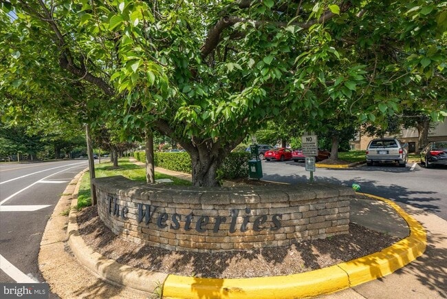 Building Photo - 1785 Westwind Way