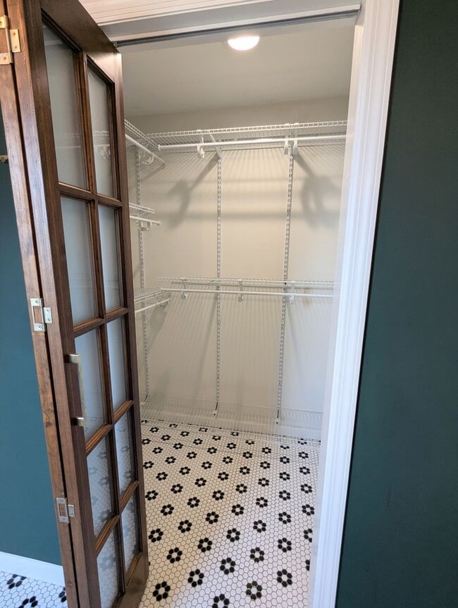 Building Photo - Modern 2 Bedroom 1.5 Bathroom Home (Lawrenceville)