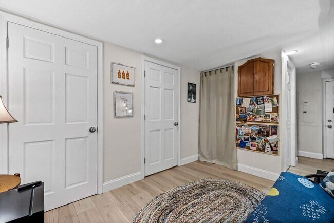 Building Photo - 25 Clark St