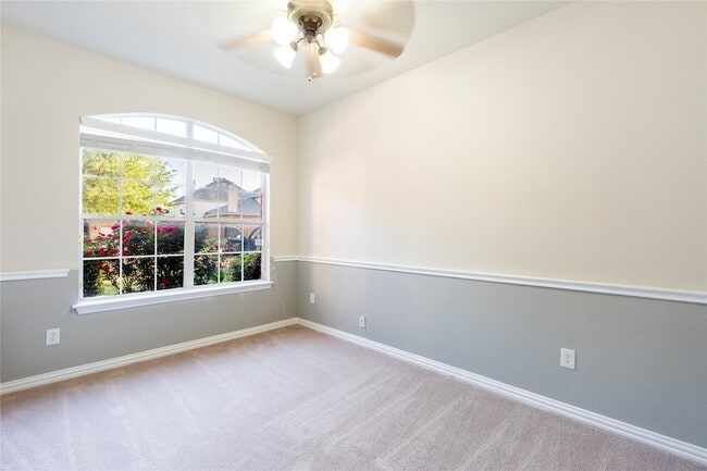 Building Photo - 2725 Tangerine Ln