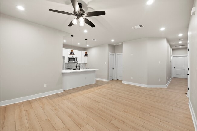 Building Photo - 2406 Truxillo St