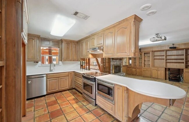 Building Photo - 5710 Glasgow Ln