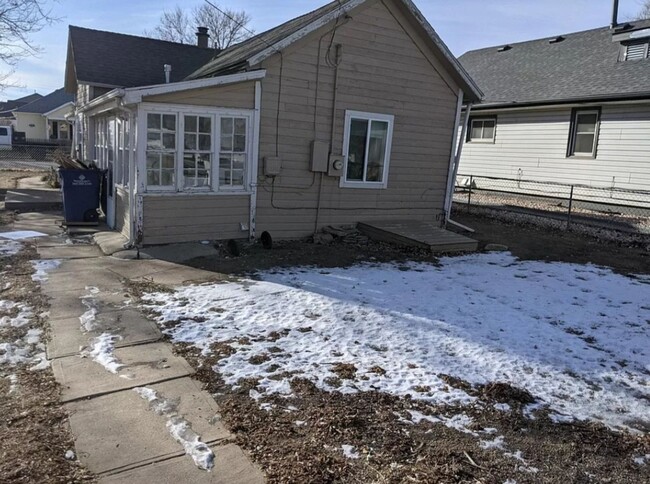 Building Photo - Single Family Home with Garage | Avail. Oc...