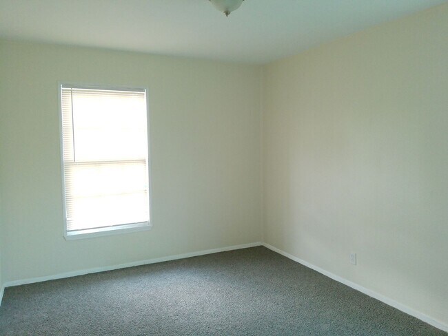 Building Photo - 638 Glazebrook St