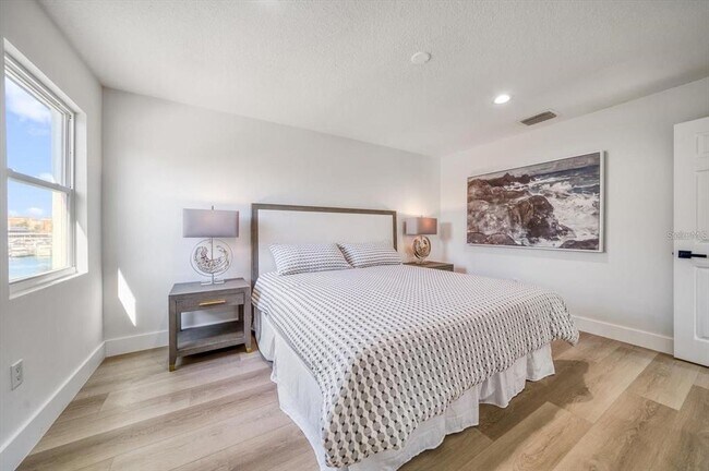 Building Photo - 116 Devon Dr