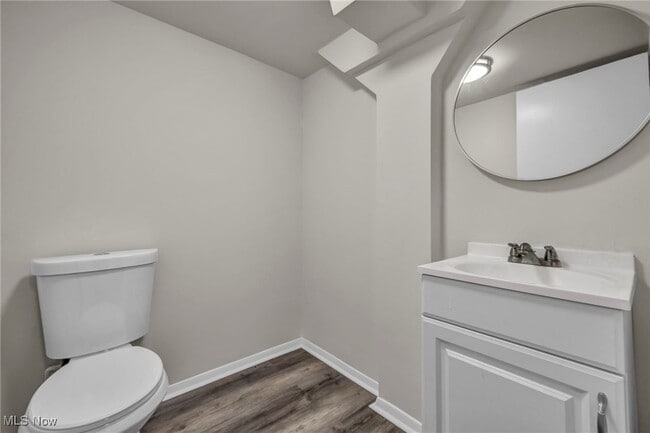 Building Photo - 766 E 232nd St