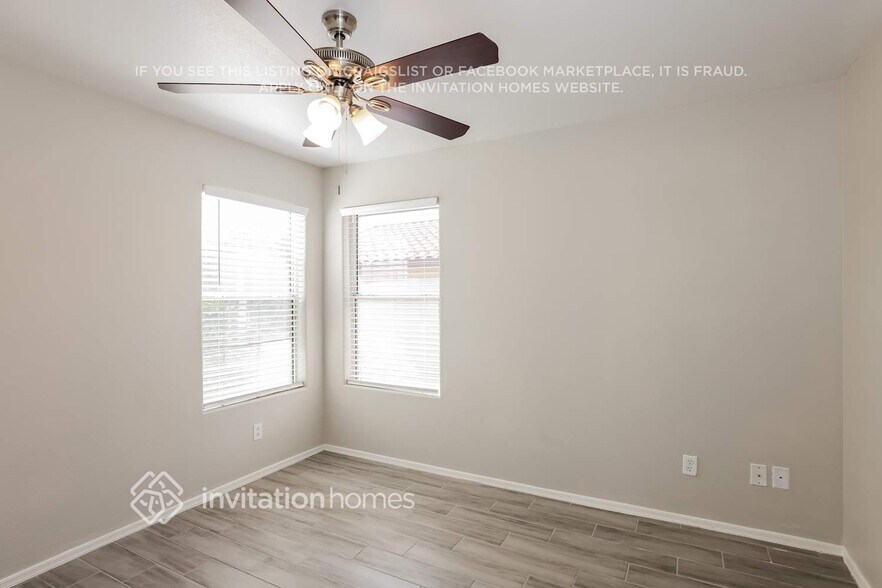 Building Photo - 1338 E Angela Dr