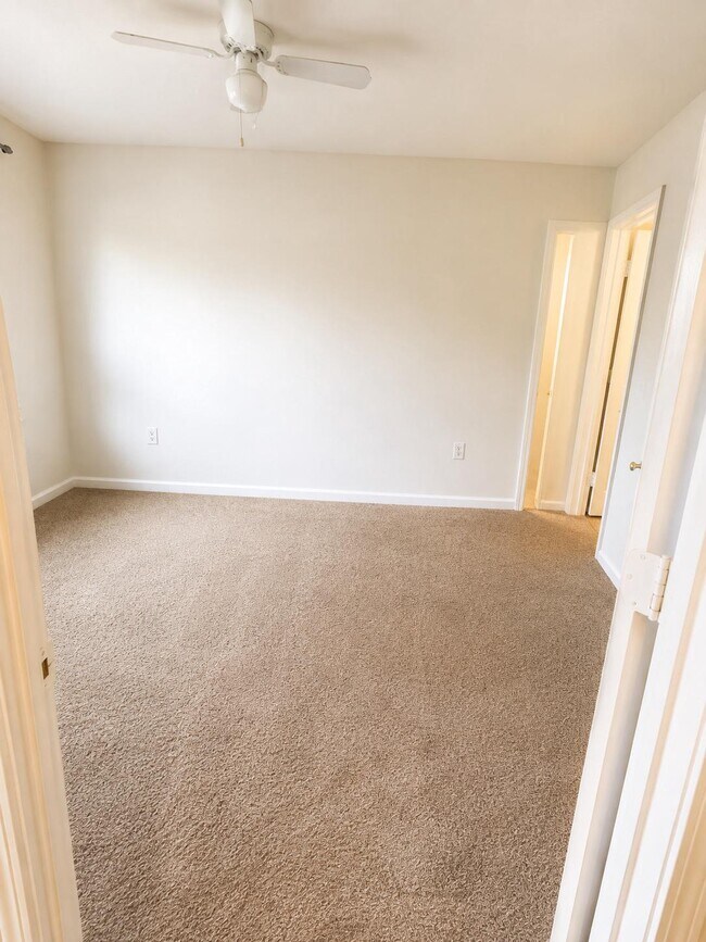 Building Photo - 203 W Park Dr