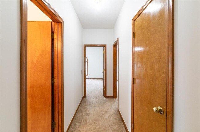 Building Photo - 487 Ravinia Way