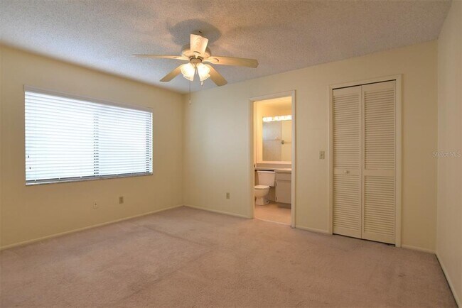 Building Photo - 1030 Alpug Ave