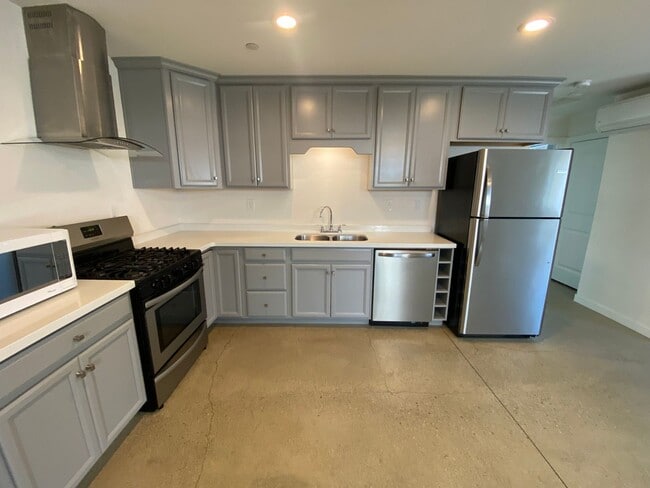 Building Photo - 1540