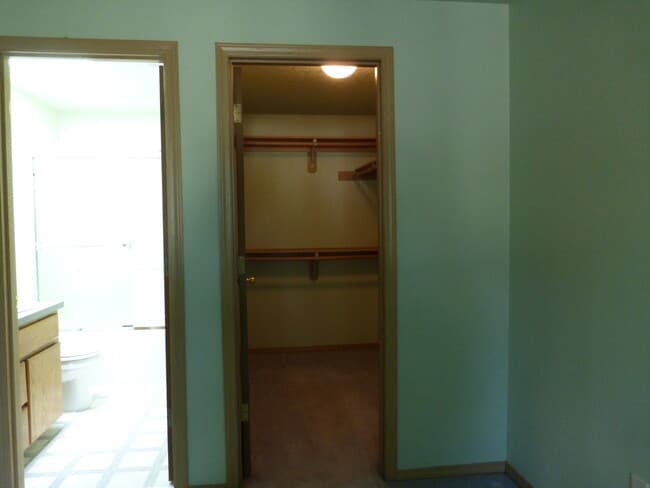 Building Photo - Great Home in SE Portland for Lease !! Pet...
