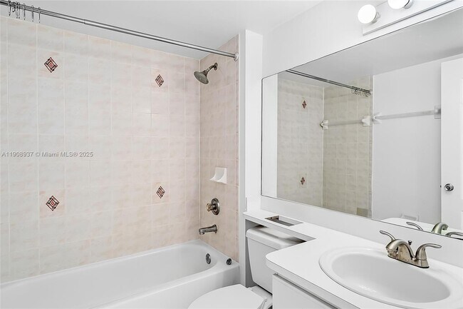 Building Photo - 2642 Collins Ave