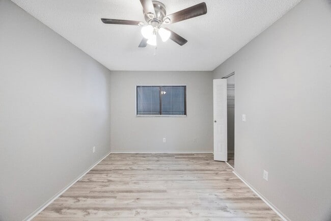 Building Photo - Renovated Town Home 2 bedroom 1.5 bath ** ...