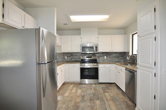 Building Photo - 205 Juniper Dr