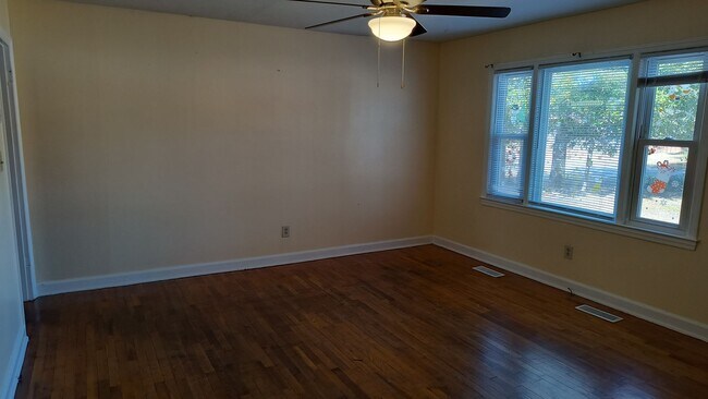 Building Photo - 5111 Palmetto Ln