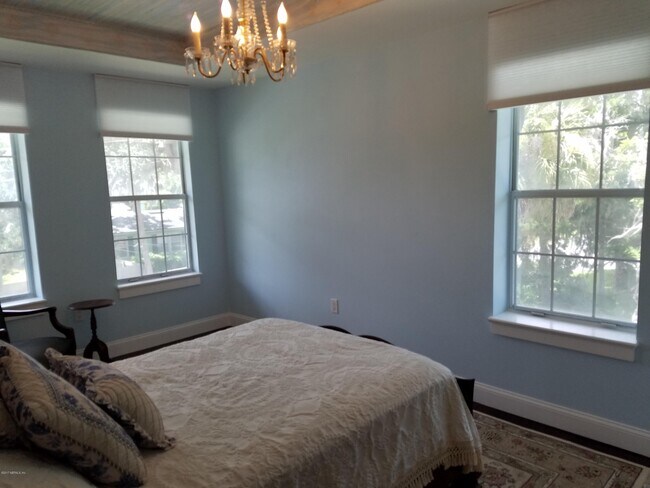 Building Photo - 212 St Johns Ave