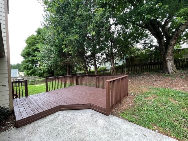 Building Photo - 4630 Hampton Square Dr