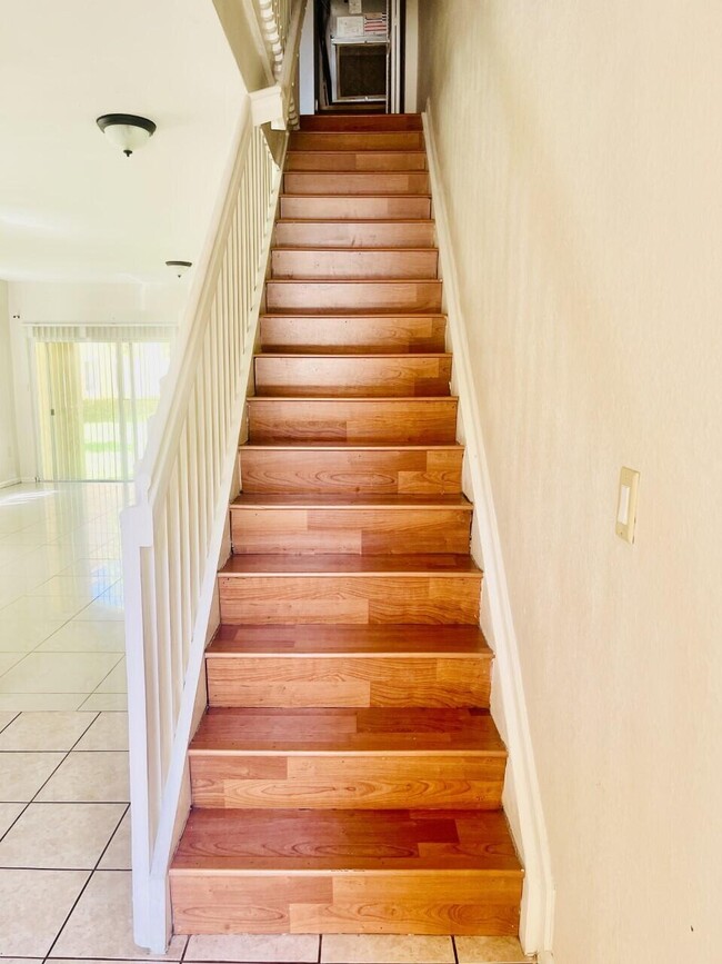 Building Photo - 521 Princess Dr