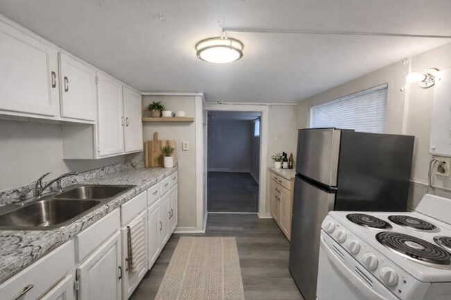 Building Photo - Cumberland Drive Triplex