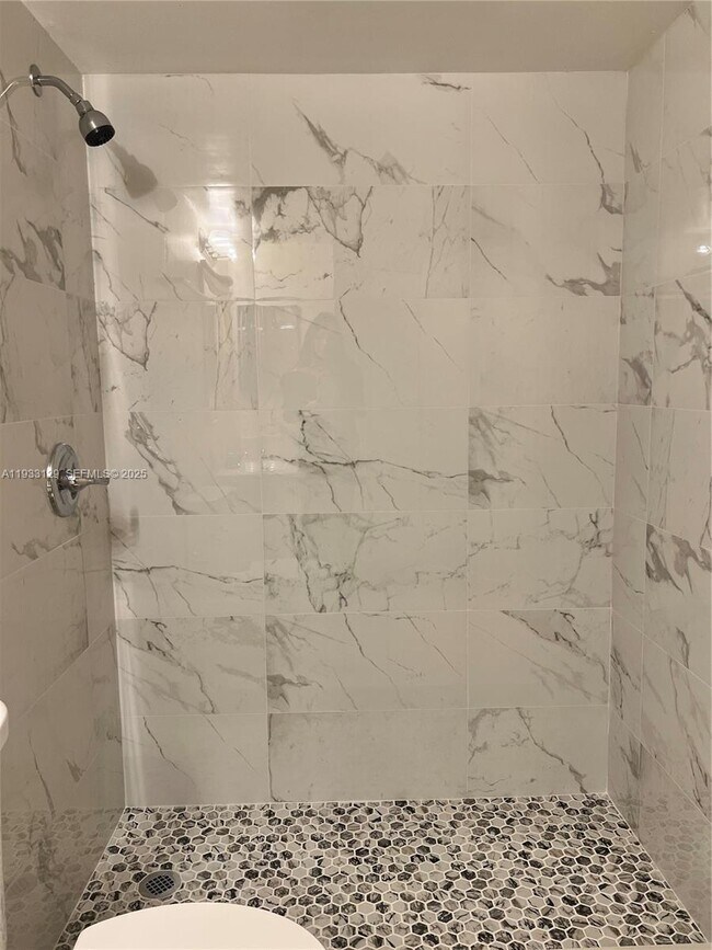 Building Photo - 1133 Coral Club Dr