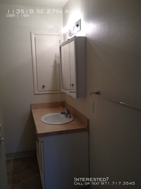 Building Photo - Dutch Village Apartments