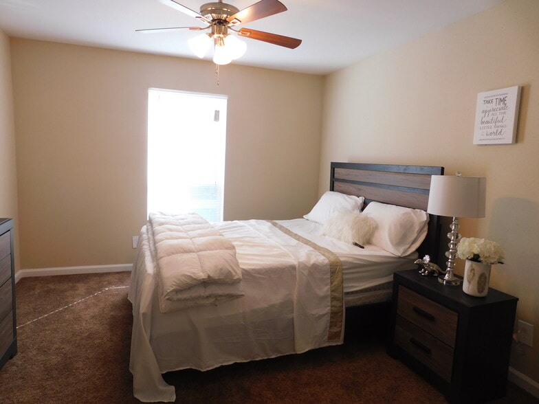 Building Photo - Falls of Bellaire